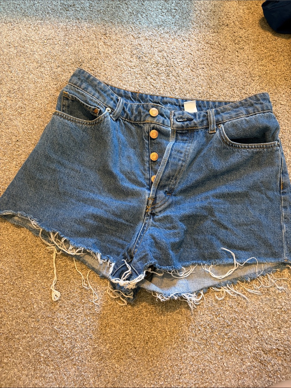 H&m High-Waist Short Vintage shorts with distressed hem